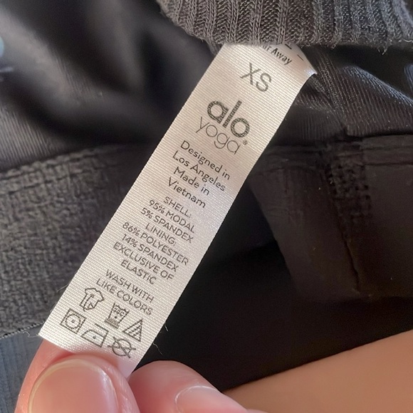 Alo Ribbed Cropped Bra Tank - Picture 4 of 4